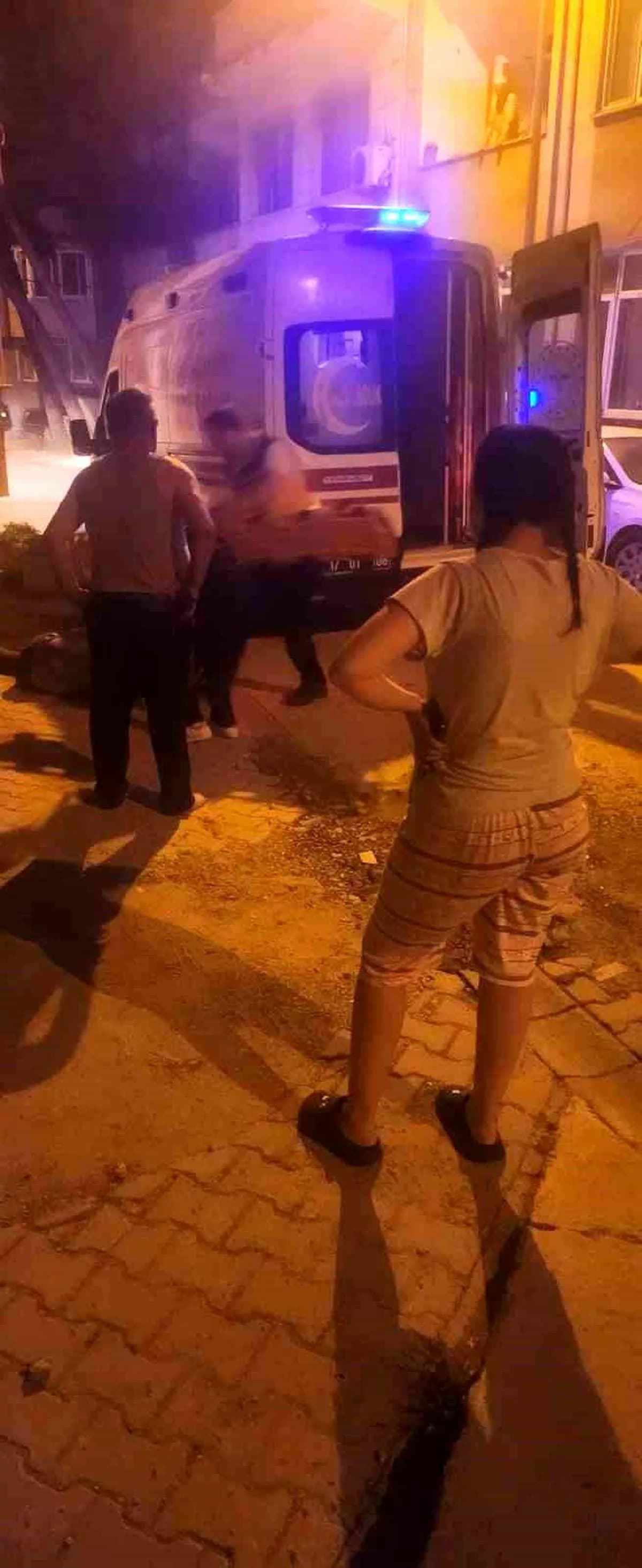 Gelibolu'da Trajik Kaza: Apartman Dökülen Kişi Ağır Yaralandı