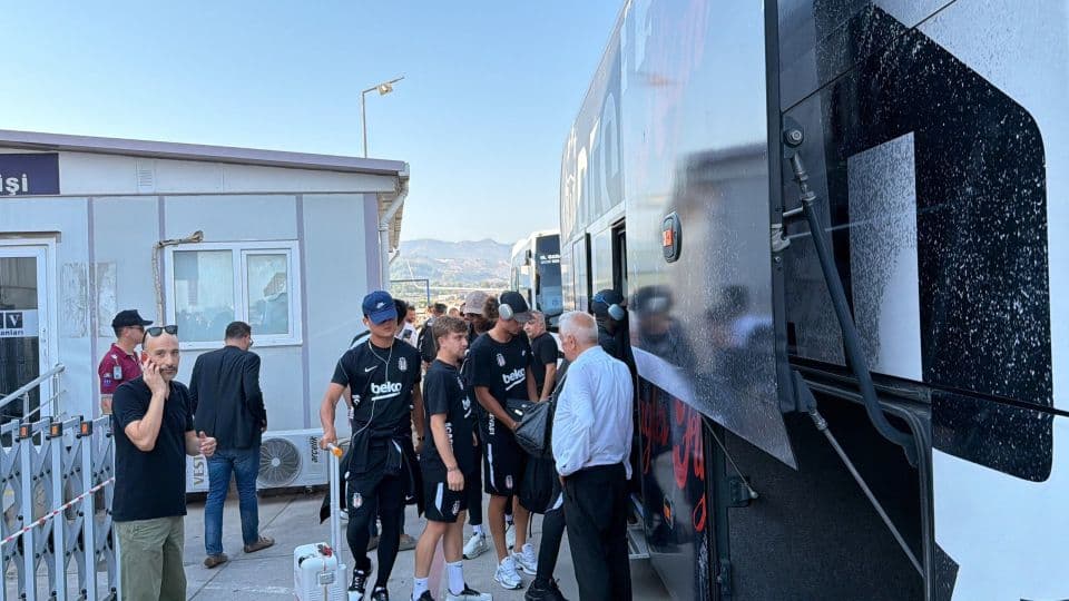 Beşiktaş Kafilesi Antalya Havalimanında Çanakkale Taraftarlarıyla Buluştu