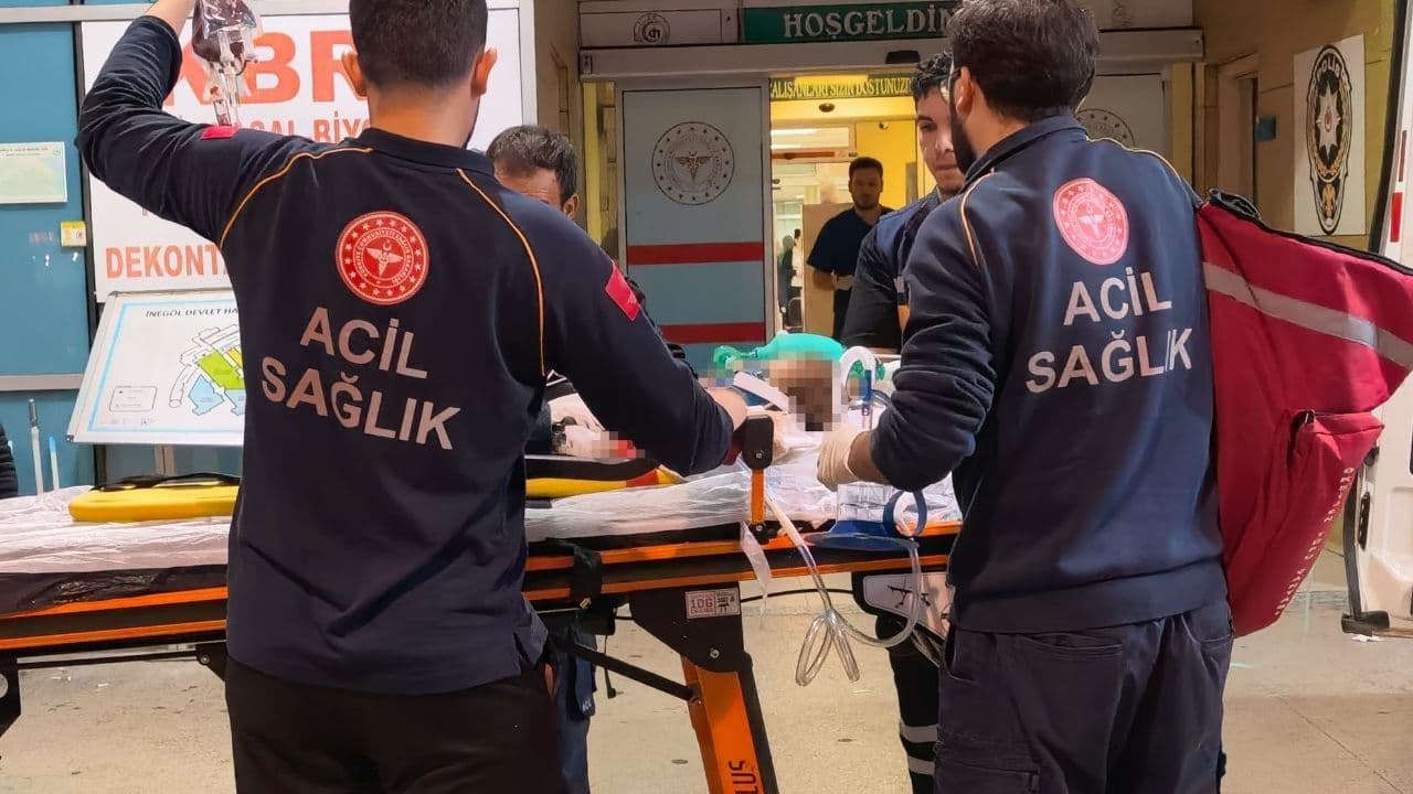 Trafik kazasında ağır yaralanan bebek hayata gözlerini yumdu (Video)