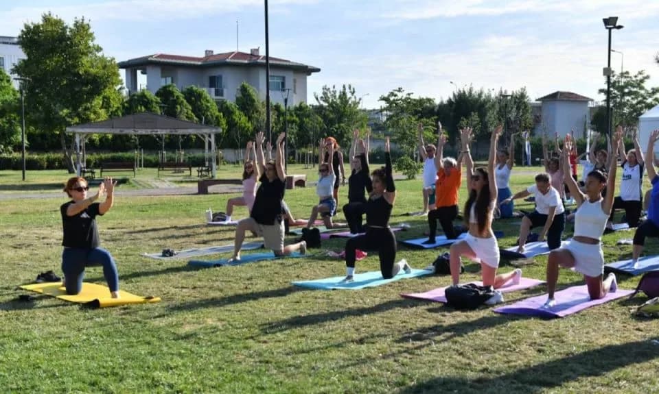 Çanakkale Belediyesi'nde Açık Hava Yoga Etkinlikleri Başladı