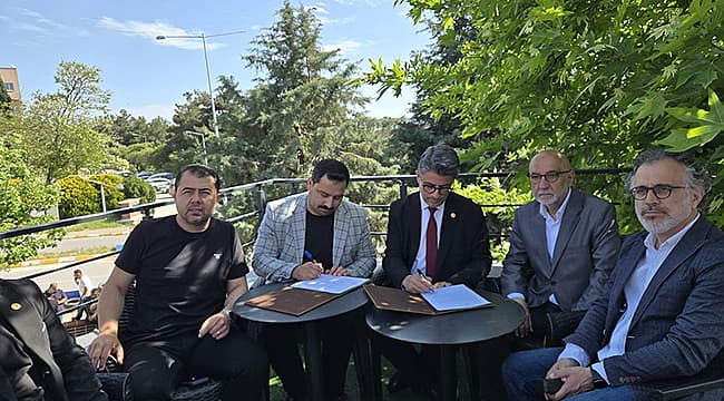 ÇANAKKALESPOR İLE ÇOMÜ ARASINDA İŞ BİRLİĞİ PROTOKOLÜ İMZALANDI