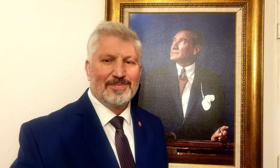 Uslu’dan çifte vatandaşlara çağrı: “Haydi sandık başına”