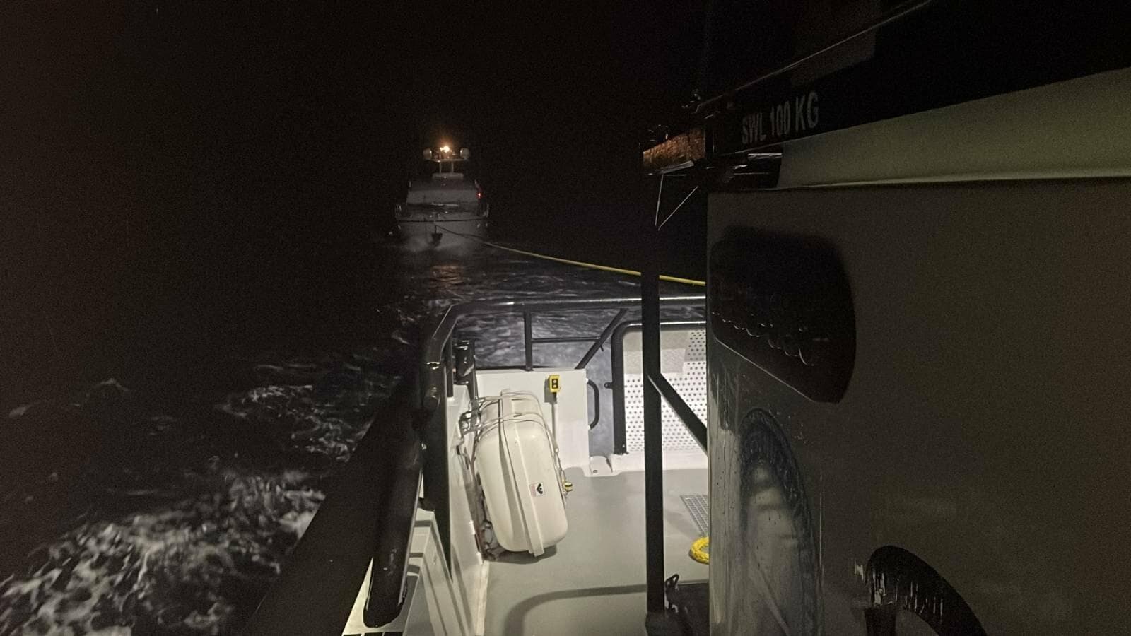 Çanakkale Açıklarında Nefes Kesen Kurtarma Operasyonu: Sürüklenen Tekne Ekiplerce Güvenliğe Alındı
