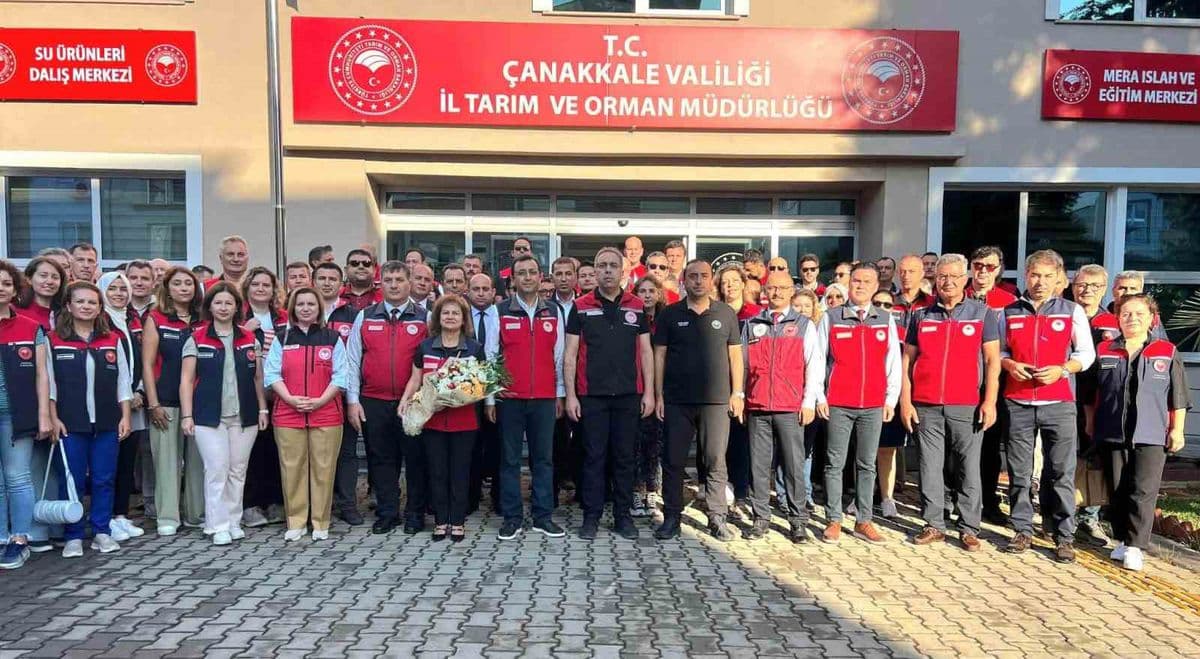 Tarım Bakan Yardımcısı Gümen, Gökçeada'da üzüm hasadına iştirak etti