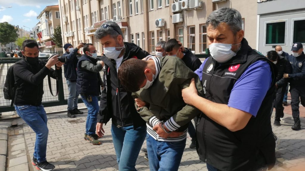 Hırsızlar yakayı ele verdi